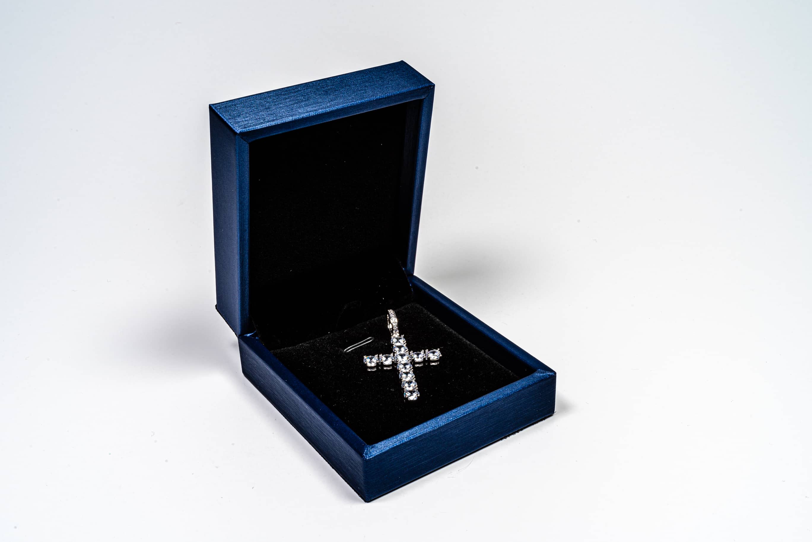 Pandantiv Cruce White